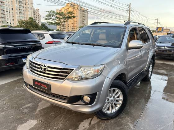 TOYOTA HILUX SW4 2.7 SR 7 LUGARES 4X2 16V FLEX 4P AUTOMÁTICO